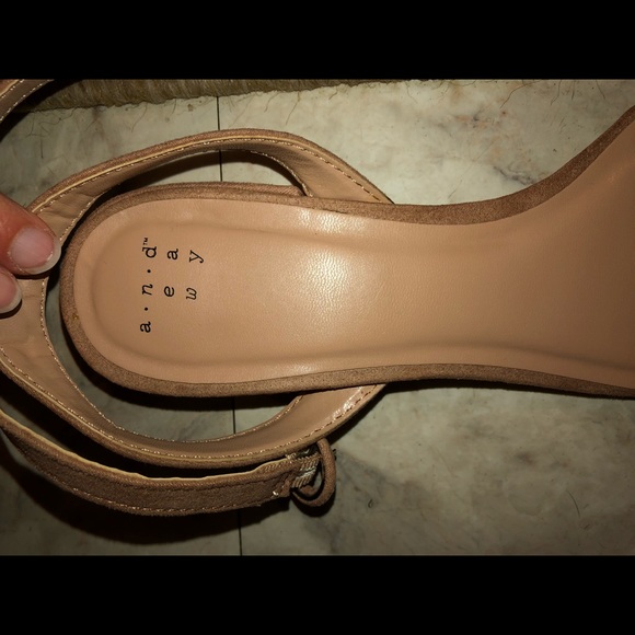 Sandals - Picture 5 of 6